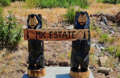 Ahwahnee House | Yosemite Hilltop Gated Villa near Oakhurst, Bass Lake and Mariposa w EVCharger Hottub Grill and Awesome Views!