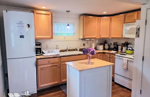 Boothbay Harbor House | You and Your Dog Will Love This Boothbay Harbor Cottage