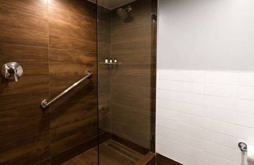 Marathon Resort | You Found it! Free Parking, Pets Allowed, Onsite Pool and Hot Tubs, Grill Area