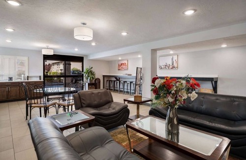 Ontario Hotel | You Found it! Pool, Pet-friendly Property, Free Parking, Free Breakfast