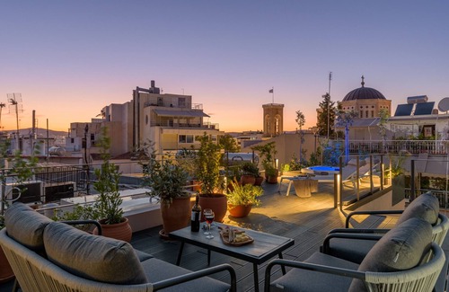 Plaka Apartment | Your 4 bdrm Dream House w/Acropolis View & Jacuzzi