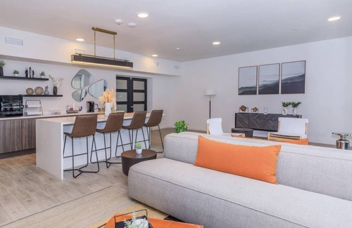 George Bush Park/Eldridge Bed & Breakfast | Your Cozy & Captivating Condo!