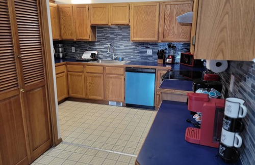West Wendover House | Your cozy home away from home + jacuzzy