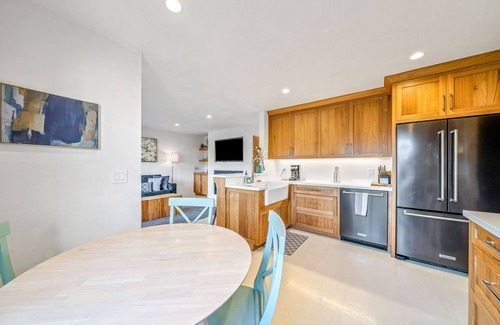 Seaside Cottage | Your Dream Seaside Vacation! Charming 2 BDR Home Just Minutes to Del Monte Beach