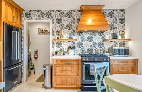 Seaside Cottage | Your Dream Seaside Vacation! Charming 2 BDR Home Just Minutes to Del Monte Beach