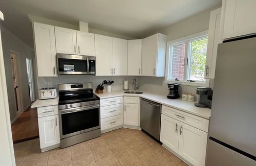 Farmingdale House | Your Farmingdale Escape: 5BR, 2BA Home with Backyard & Prime Location