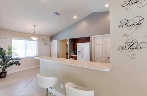 Trafalgar House | Your holiday home in Cape Coral for the whole family