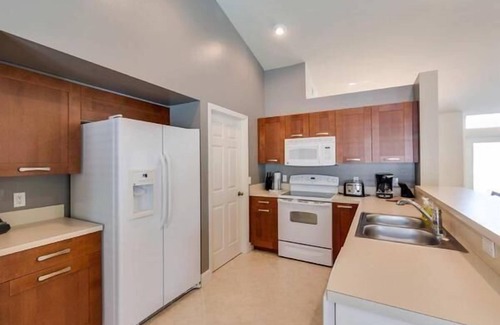 Trafalgar House | Your holiday home in Cape Coral for the whole family