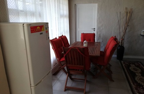 Somerset West Cottage | Your home away from home!