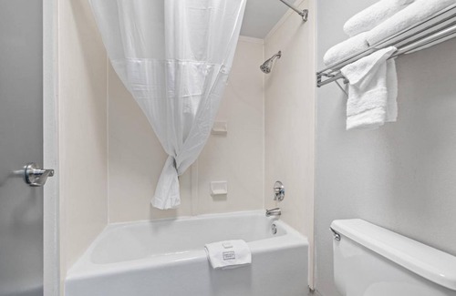 Orchard District Hotel | Your Home Away From Home 2 Comfortable Units! Enjoy Swimming Pool Access!