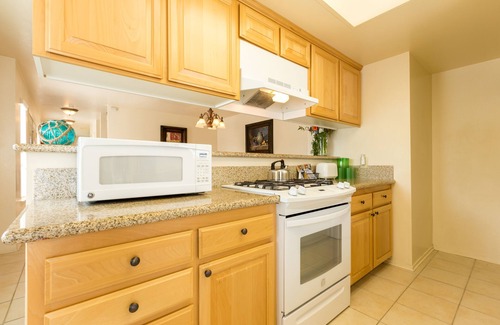 Oxnard Shores Hotel | Your Home Away From Home! 2 Classy Units, Full Kitchen and Parking!