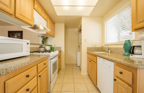 Oxnard Shores Hotel | Your Home Away From Home! 2 Classy Units, Full Kitchen and Parking!