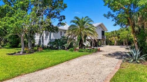 Gumbo Limbo House | Your Island Oasis Awaits on Sanibel - Near Beach