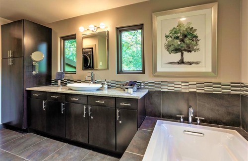 Mid America House | Your Lakefront Luxury