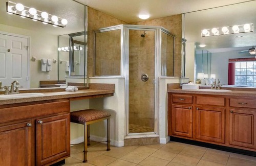 West Kissimmee Hotel | Your Magical Home in Florida! Swimming Pool, Free Shuttle, Kitchen!