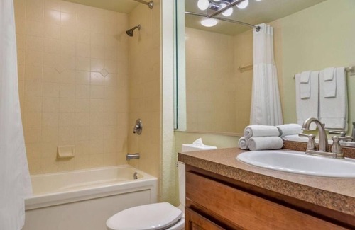 West Kissimmee Hotel | Your Magical Home in Florida! Swimming Pool, Free Shuttle, Kitchen!