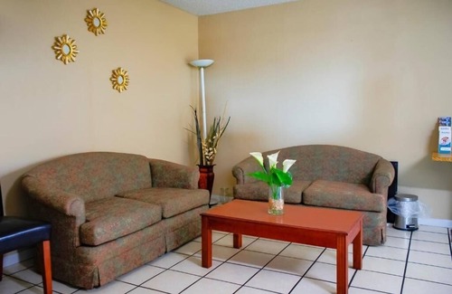 Duncan Hotel | Your Next Duncan Stay With Parking Near Outdoor Trails And Great Eats