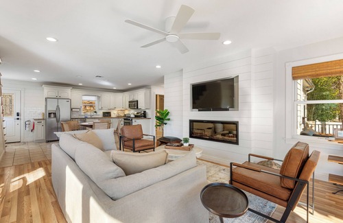 Greenwood Lake House | YOUR NEXT GETAWAY. HUDSON VALLEY LAKEFRONT 50mi from NYC. @thelakehousegwlny