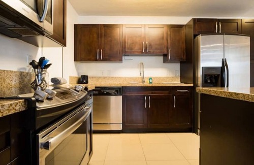 Riverside Park Apartment | Your perfect getaway awaits! Near Downtown! - C3