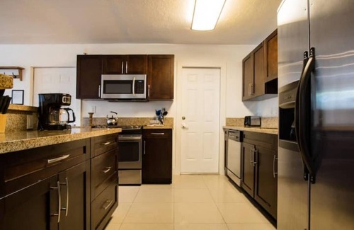 Riverside Park Apartment | Your perfect getaway awaits! Near Downtown! - C3