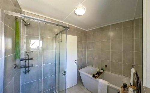 Greater Johannesburg Metropolitan Area Apartment | Your Perfect home-away-from -home Retreat