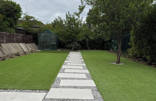 Sheffield House | Your Relaxing 2-Bed Getaway with Parking