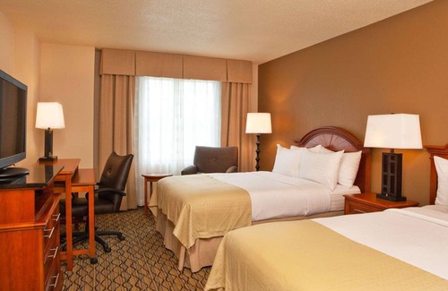 College Park Hotel | Your Stylish City Escape! 2 Posh Units, Near CNN Center, Pet-Friendly