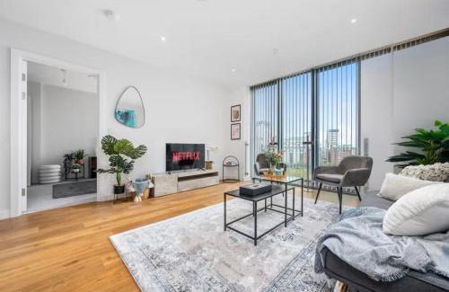 Manchester Apartment | Your Urban Haven Scenic Views Unbeatable Location