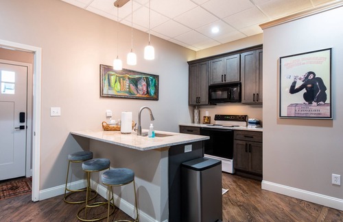 Smoketown Jackson House | YOUR URBAN OASIS - Paristown, Downtown, Highlands, NULU - brand new!
