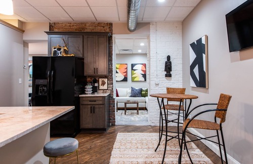Smoketown Jackson House | YOUR URBAN OASIS - Paristown, Downtown, Highlands, NULU - brand new!