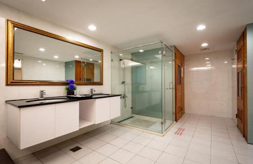 West District Hotel | Yoyo Hotel