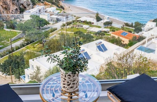 Aperio Apartment | Yploui Suites 1 in Kira Panagia