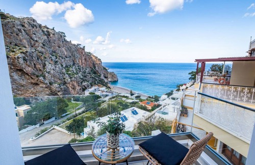 Aperio Apartment | Yploui Suites 1 in Kira Panagia