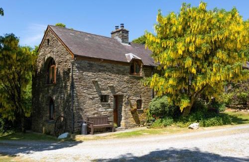 Whitland House | Ysgubor Isaf