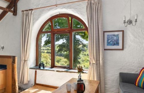 Whitland House | Ysgubor Isaf