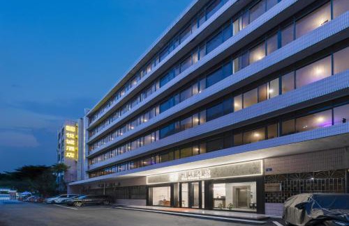 Liwan Hotel | Yue Cheng Hotel Xicun Metro Station, Guangzhou Railway Station- Direct access to the railway station and Canton Fair Complex via two metro lines