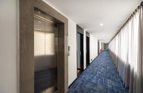 Liwan Hotel | Yue Cheng Hotel Xicun Metro Station, Guangzhou Railway Station- Direct access to the railway station and Canton Fair Complex via two metro lines