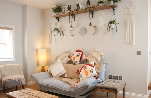 Bridgnorth Apartment | YULE SUITE, romantic, with a garden in Bridgnorth