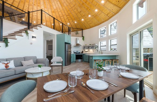 McGaheysville Cabin | Yurt, mins to slopes, Hot Tub, Arcade Room, Pool Table, PS5, Fire Pit EV charger