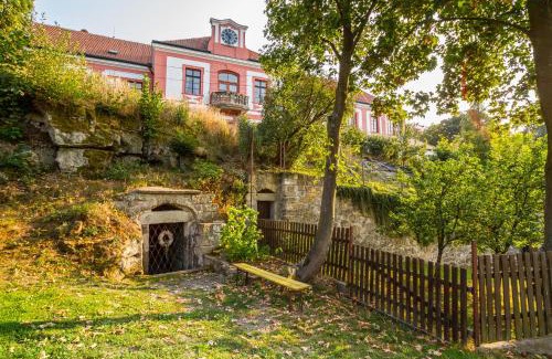Lobec House | Zámek Lobeč