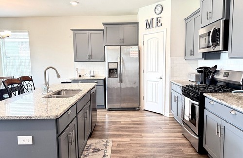 Zachary House | Zachary Retreat 4x2 Home, TV Wi-Fi Pool