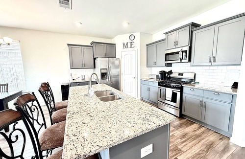 Zachary House | Zachary Retreat 4x2 Home, TV Wi-Fi Pool