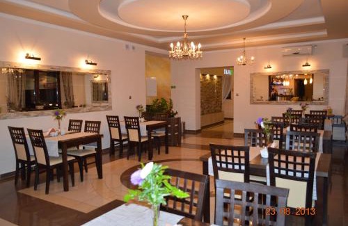 Wrocki Hotel | Zajazd Złota Podkowa