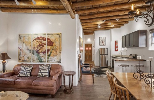 Historic Eastside House | Zatara Sanctuary - Walk to Canyon Road