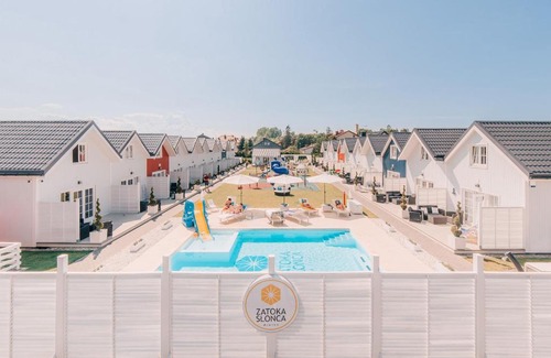 Mielno Resort | Zatoka Slonca - Domki z basenem, WiFi i parking w cenie!