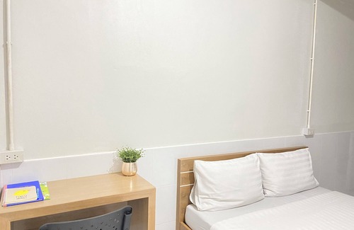 Khanna Yao Hotel | Ze Residence Rarm Intra