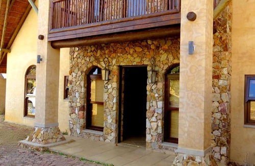 Leeupoort House | Zebula 7 Bedroom with Mountain Views – Z127