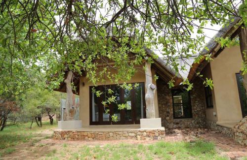 Leeupoort House | Zebula 7 Bedroom with Mountain Views – Z127