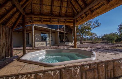 Leeupoort Villa | Zebula Golf and Wildlife Estate - Jackals Call Pax 8 - Moi Signature Luxury villa