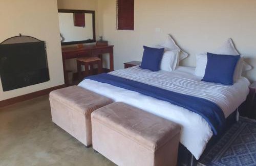 Leeupoort Villa | Zebula Golf and Wildlife Estate - Mountain Retreat Pax 8 -Moi Signature Luxury villa